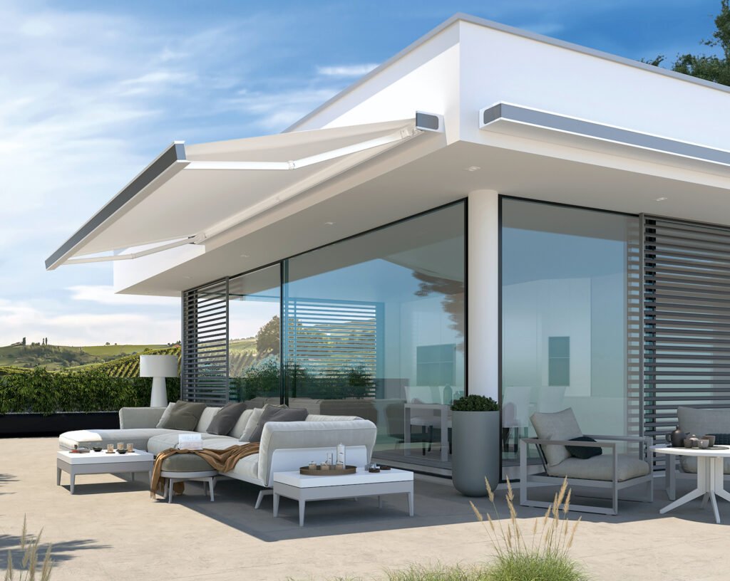 KE Outdoor Design motorized awnings blend modern elegance with advanced technology, creating stylish and energy-efficient outdoor comfort