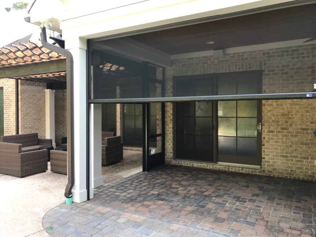 Recessed motorized lanai screen