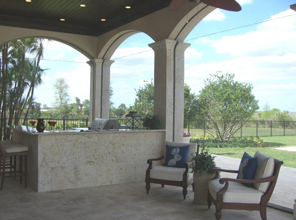 Recessed motorized screen on lanai